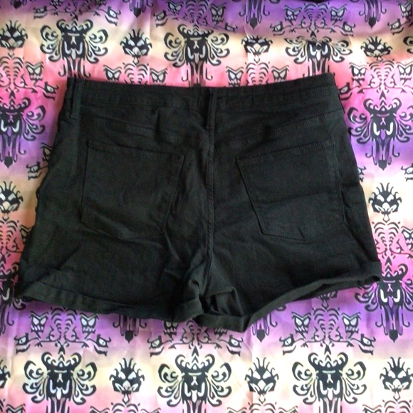 Universal Thread Black High Rise Mom Shorts - Picture 4 of 5